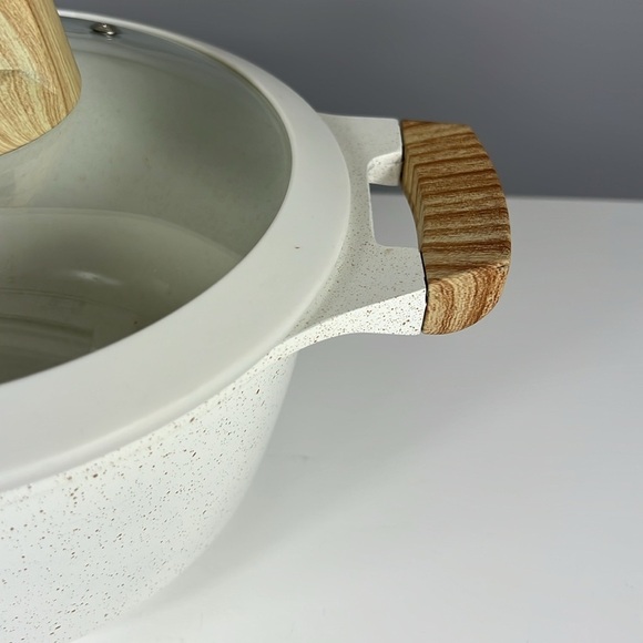 Authentic Kitchen Ceramic Non-Stick 8" 2.7 qt Casserole with Lid Off White New - Picture 4 of 8